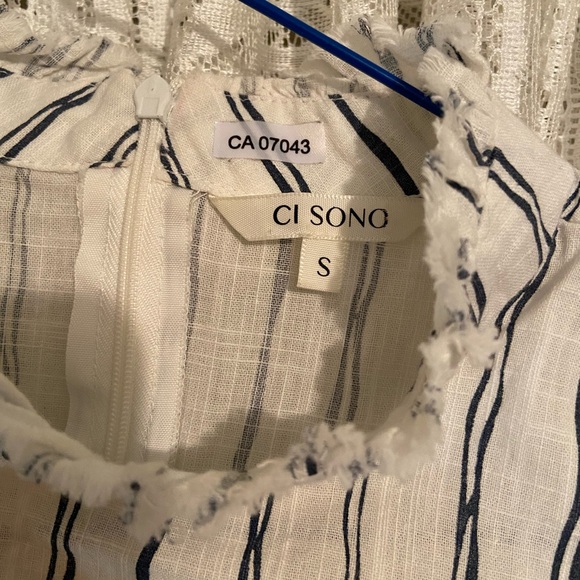 Ci Sono peplum sleeveless blouse. 100% cotton. White with blue pin stripes. - Picture 2 of 5